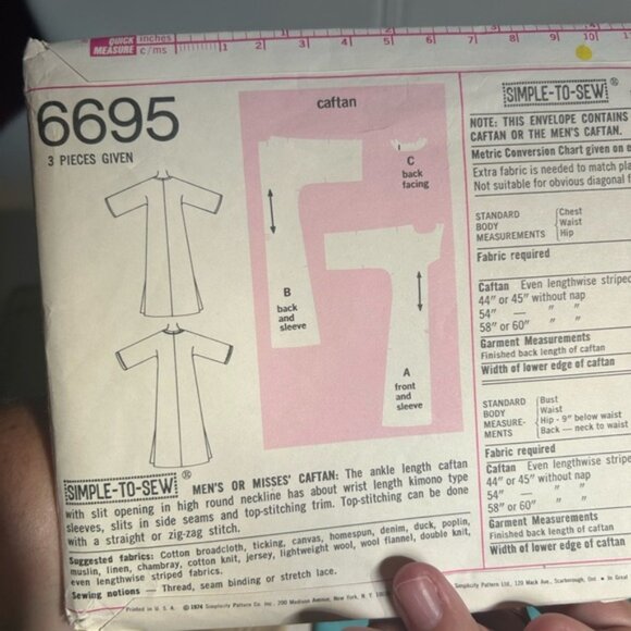 Simplicity 6695 Men's Striped and Floral Robes caftan size L 💜 - Picture 3 of 5